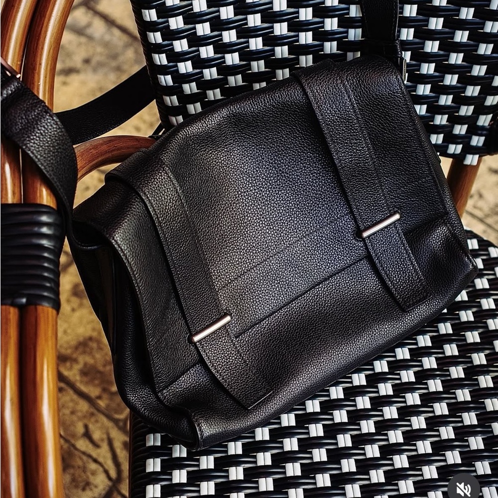 Beautiful genuine Prada bag in mint condition - Picture 9 of 11